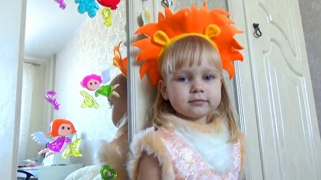Алиса украсила окна и зеркала дома Entertainment for children Decorate the house for the holiday Алиса украсила окна и зеркала дома Entertainment for children Decorate the house for the holiday