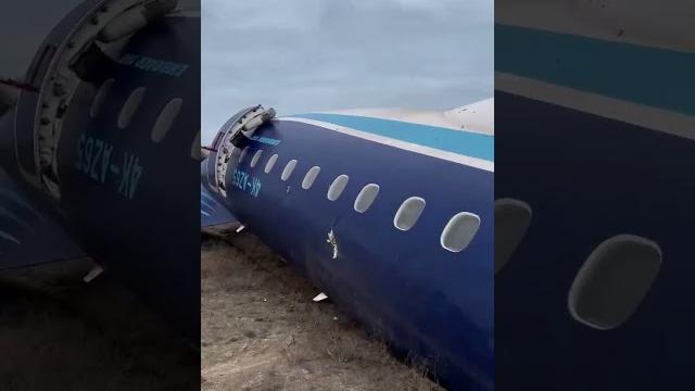 Самолет развалился на части: одна уничтожена, вторая уцелела #крушение #актау #самолет Самолет развалился на части: одна уничтожена, вторая уцелела #крушение #актау #самолет