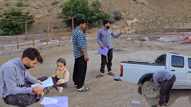 The single mother's husband steals Amir Agha's documents. The single mother's husband steals Amir Agha's documents.