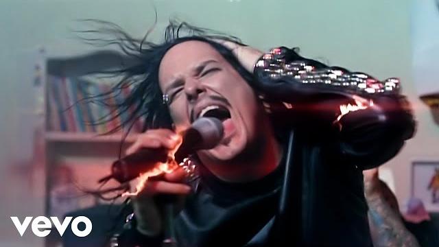Korn - Falling Away from Me (Official HD Video) Korn - Falling Away from Me (Official HD Video)