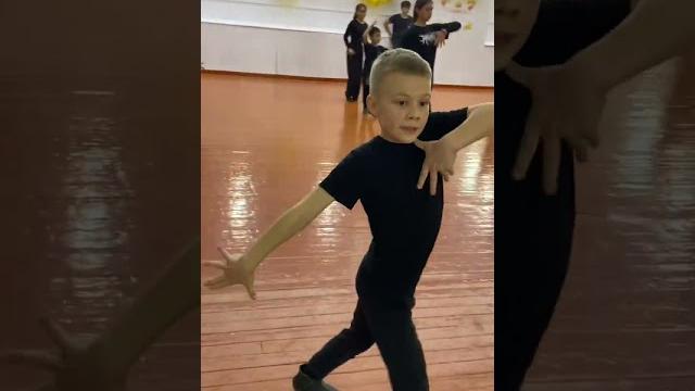 Репетиция Танцует Святослав #лезгинка#танцы#обучение#бишкек#кавказ#кыргызстан#дети#творчество Репетиция Танцует Святослав #лезгинка#танцы#обучение#бишкек#кавказ#кыргызстан#дети#творчество