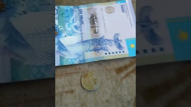 БАНКНОТА 10 000 ТЕНГЕ и МОНЕТА 1 РУБЛЬ RU №-ом серии и орлом на полотняной поверхности 17 Сентября БАНКНОТА 10 000 ТЕНГЕ и МОНЕТА 1 РУБЛЬ RU №-ом серии и орлом на полотняной поверхности 17 Сентября
