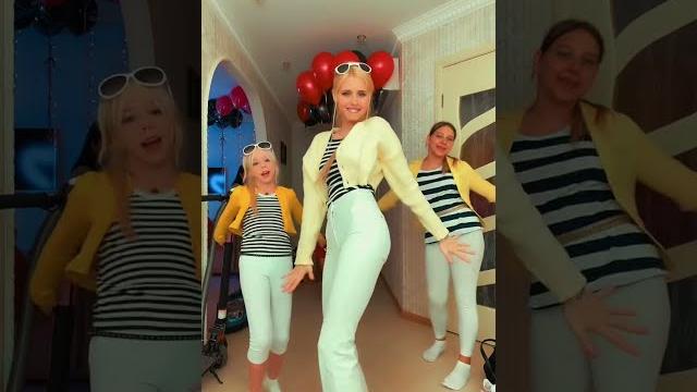 3 ХЛОИ ИЗ ЛЕДИ БАГ? НАСТЯ КОШ, АЛЁНКА СТАР БИ, ЯНА БАНАНА 3 ХЛОИ ИЗ ЛЕДИ БАГ? НАСТЯ КОШ, АЛЁНКА СТАР БИ, ЯНА БАНАНА