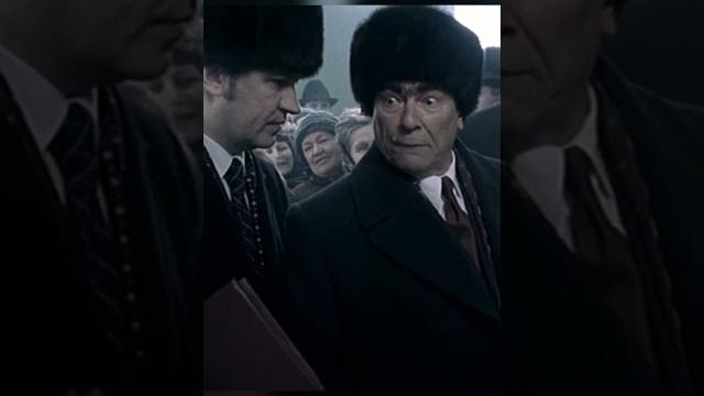 БРЕЖНЕВ ПРОВЕРЯЕТ КОЛБАСУ В МАГАЗИНЕ #shorts #trending #фильмы #film #сериал #тренды БРЕЖНЕВ ПРОВЕРЯЕТ КОЛБАСУ В МАГАЗИНЕ #shorts #trending #фильмы #film #сериал #тренды