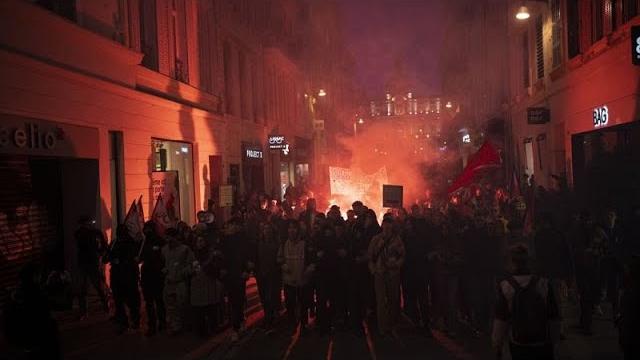 Пенсионная реформа во Франции: оппозиция собирается выдвинуть вотум недоверия правительству Пенсионная реформа во Франции: оппозиция собирается выдвинуть вотум недоверия правительству