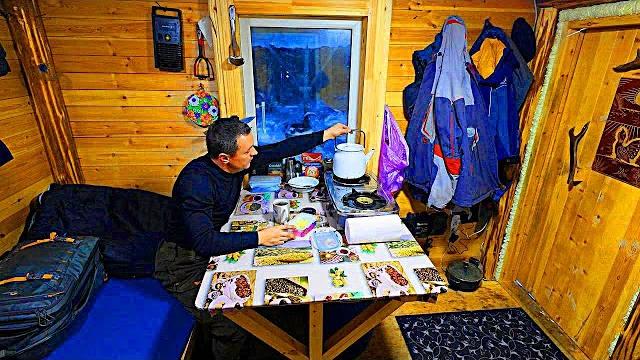 ''ТАЙГА'' НА СТРОИТЕЛЬСТВО СЕНИ! УСТАНОВИЛ ПАЛАТКУ, ПЕЧЬ ЗАВЁЗ ДОСКИ! СНЕГОХОД ЗАВИС НА ДВЕ НЕДЕЛИ ''ТАЙГА'' НА СТРОИТЕЛЬСТВО СЕНИ! УСТАНОВИЛ ПАЛАТКУ, ПЕЧЬ ЗАВЁЗ ДОСКИ! СНЕГОХОД ЗАВИС НА ДВЕ НЕДЕЛИ