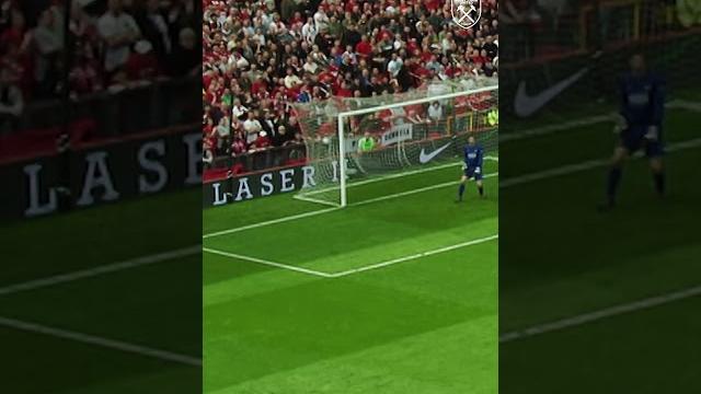 Dean Ashton's incredible overhead kick v Manchester United in 2008! #shorts #westham #football Dean Ashton's incredible overhead kick v Manchester United in 2008! #shorts #westham #football