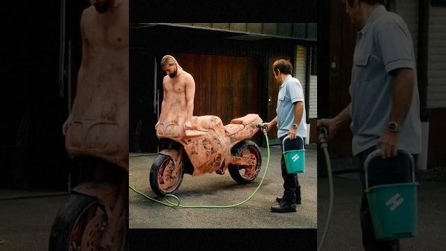 Половина его тела - мотоцикл Половина его тела - мотоцикл