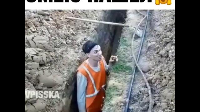 Тупой мужик нашел шланг Тупой мужик нашел шланг