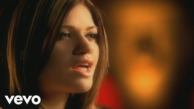Kelly Clarkson - A Moment Like This (VIDEO) Kelly Clarkson - A Moment Like This (VIDEO)