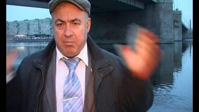 Автомобиль упал с моста Володарского Автомобиль упал с моста Володарского