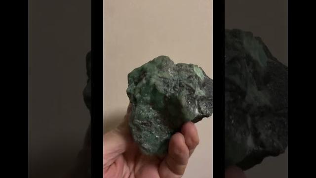 Как выглядят изумруды в природе? Как выглядят изумруды в природе?