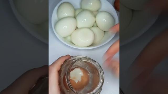 Лайфхак как быстро почистить варёные яйца Лайфхак как быстро почистить варёные яйца
