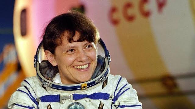 Герой Советского Союза Светлана Савицкая знатно потроллила единороссов во время заседания в Думе Герой Советского Союза Светлана Савицкая знатно потроллила единороссов во время заседания в Думе