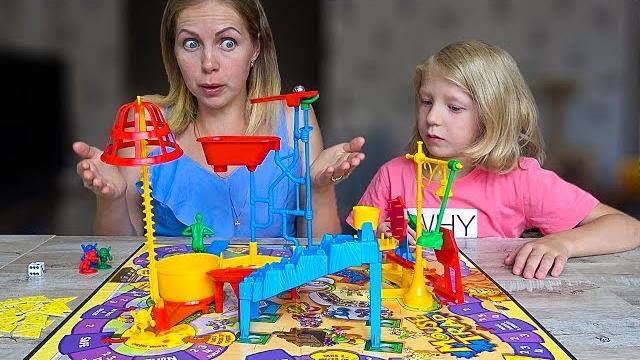 МИЛАНА Нашла НОВУЮ Игру МЫШИНАЯ ЛОВУШКА! Челлендж Мама и Дочка Для детей от Family Box МИЛАНА Нашла НОВУЮ Игру МЫШИНАЯ ЛОВУШКА! Челлендж Мама и Дочка Для детей от Family Box