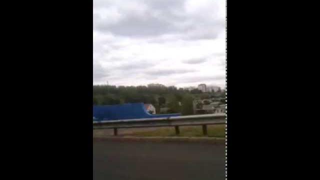 Вид из окна автомобиля Вид из окна автомобиля