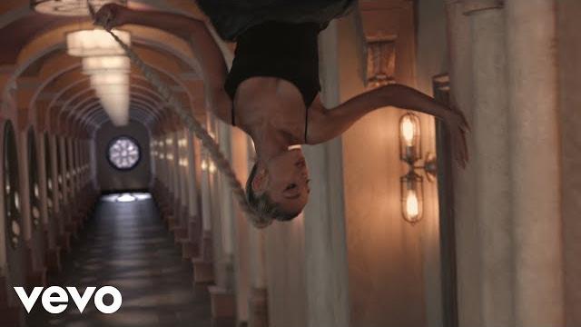 Ariana Grande - no tears left to cry (Official Video) Ariana Grande - no tears left to cry (Official Video)