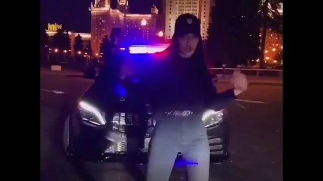 Танцы возле машины)) Танцы возле машины))