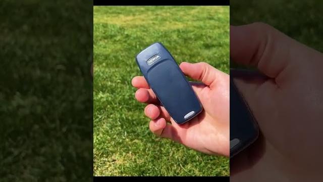 Nokia 3310 vs iPhone 14 Nokia 3310 vs iPhone 14