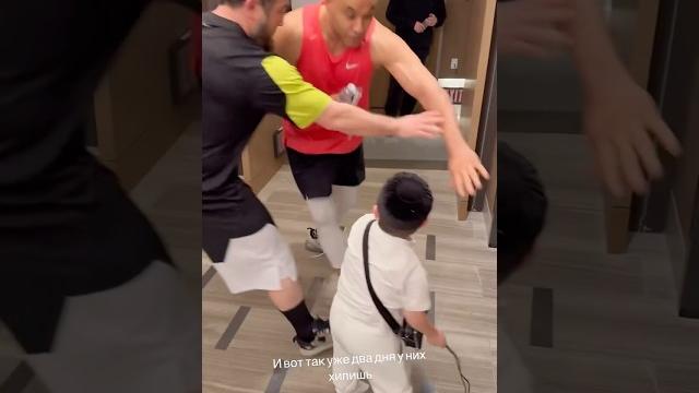 Хасбик напал на Али Абдель-Азиза с плеткой #shorts Хасбик напал на Али Абдель-Азиза с плеткой #shorts