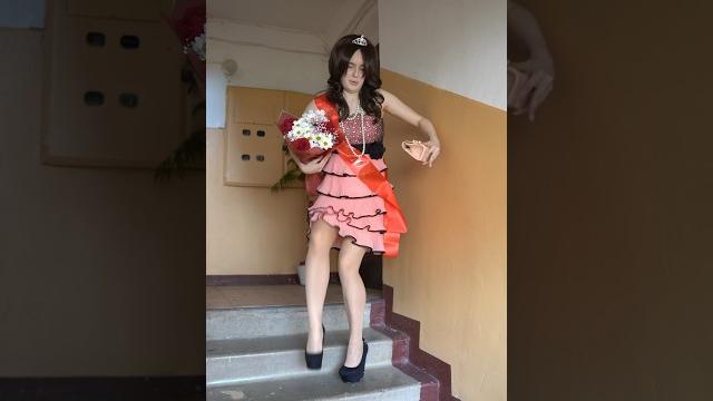 Ты собралась на выпускной Ты собралась на выпускной