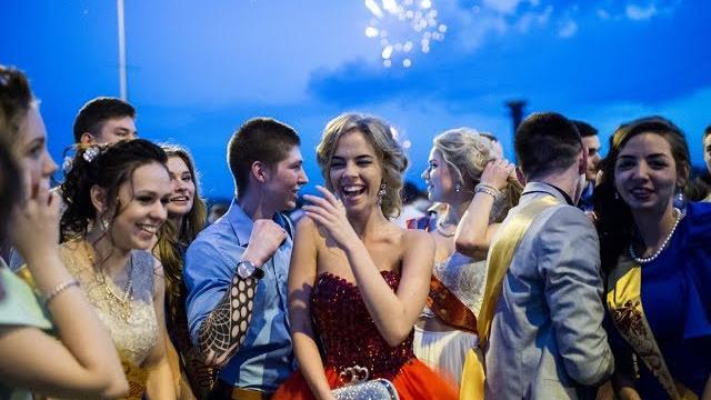 Поздравления на выпускной 11 класс от родителей Поздравления на выпускной 11 класс от родителей