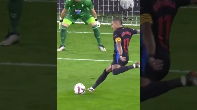 Just Raphinha doing Raphinha things. Just Raphinha doing Raphinha things.