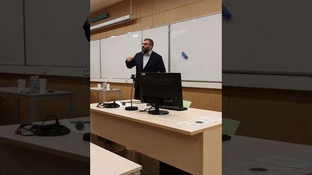 М.Пореченков увлекает своими рассказами М.Пореченков увлекает своими рассказами