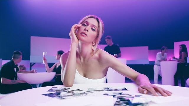 Вера Брежнева - Розовый дым (Official Video) Вера Брежнева - Розовый дым (Official Video)