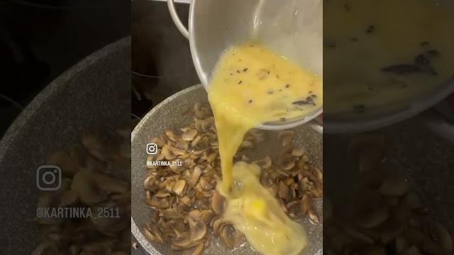 Шампиньоны с яйцами вкусный и сытный завтрак Шампиньоны с яйцами вкусный и сытный завтрак