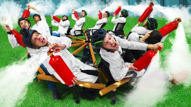 КАРУСЕЛЬ ИЗ ОФИСНЫХ СТУЛЬЕВ И ОГНЕТУШИТЕЛЕЙ! КАРУСЕЛЬ ИЗ ОФИСНЫХ СТУЛЬЕВ И ОГНЕТУШИТЕЛЕЙ!