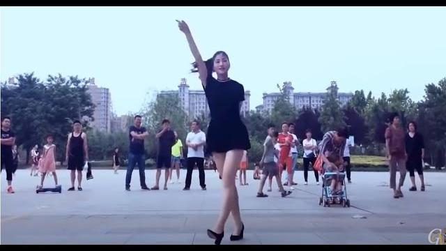Шаффл на каблуках танцует красавица Цинцин I Schuffle Qingqing Шаффл на каблуках танцует красавица Цинцин I Schuffle Qingqing