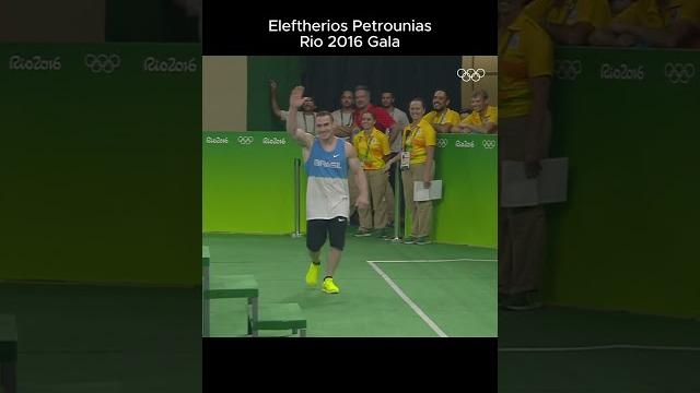 Eleftherios Petrounias helped by Arthur Zanetti = epic gala moment ️ Eleftherios Petrounias helped by Arthur Zanetti = epic gala moment ️