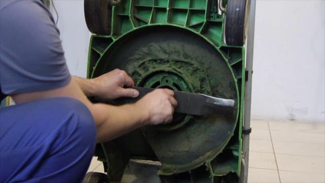 Ремонт газонокосилки Викинг. Замена ножа на косилке. Ремонт газонокосилки Викинг. Замена ножа на косилке.