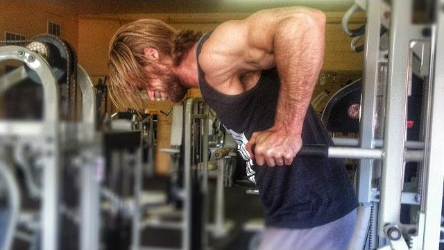 How To Do Dips - Chest & Triceps Exercise How To Do Dips - Chest & Triceps Exercise