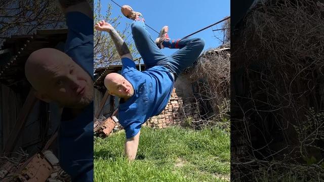 ПАРКУРИСТ (смешное видео, приколы, юмор, поржать, прикол) ПАРКУРИСТ (смешное видео, приколы, юмор, поржать, прикол)