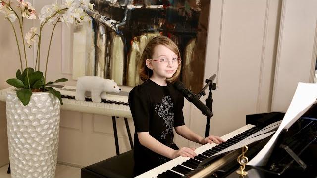 ВИКА СТАРИКОВА/Dance Me to the End of Love/Leonard Cohen/перевод-М.Ромм (Сан-Диего, Калифорния) ВИКА СТАРИКОВА/Dance Me to the End of Love/Leonard Cohen/перевод-М.Ромм (Сан-Диего, Калифорния)