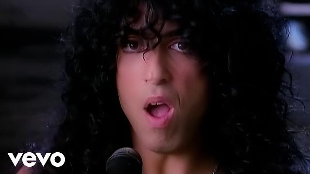 Kiss - God Gave Rock ‘n’ Roll To You II (Official Music Video) Kiss - God Gave Rock ‘n’ Roll To You II (Official Music Video)