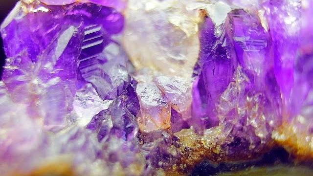 ИССЛЕДОВАТЕЛИ НЕДР: ДЕНЬ ГЕОЛОГА ИССЛЕДОВАТЕЛИ НЕДР: ДЕНЬ ГЕОЛОГА