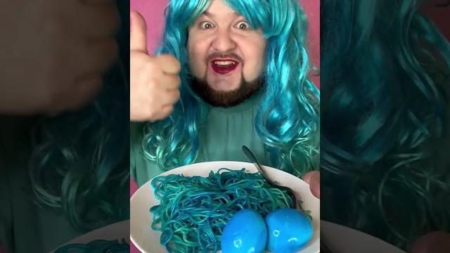Розовая еда vs Голубая еда Розовая еда vs Голубая еда