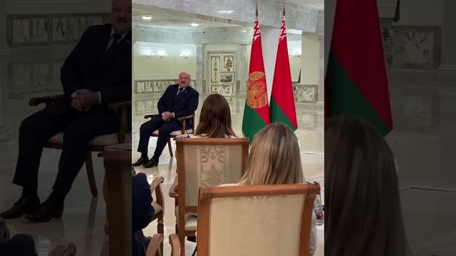 Лукашенко: Смотрю на Гришу Азарёнка, он засыпает, когда вы задаёте этот вопрос! #shorts Лукашенко: Смотрю на Гришу Азарёнка, он засыпает, когда вы задаёте этот вопрос! #shorts