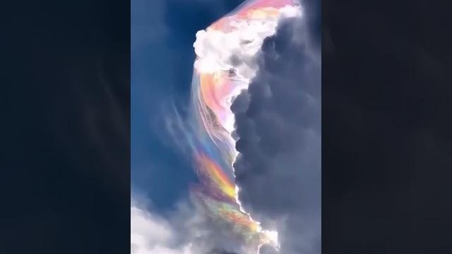 Радужное облако#радуга #облака #природа #красота #видео #shorts #интересно #любовь #москва#факты Радужное облако#радуга #облака #природа #красота #видео #shorts #интересно #любовь #москва#факты