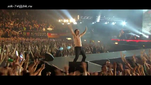 Depeche Mode - Never Let Me Down Again ( Tour of the Universe Live In Barcelona 2009) Depeche Mode - Never Let Me Down Again ( Tour of the Universe Live In Barcelona 2009)