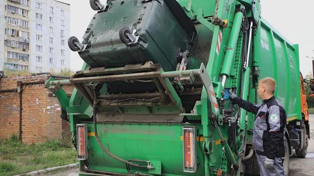 Один день из жизни водителя мусоровоза Один день из жизни водителя мусоровоза