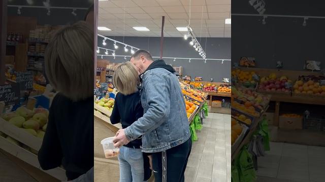 Поцелуй от покупателя #юг #юмор #прикол Поцелуй от покупателя #юг #юмор #прикол