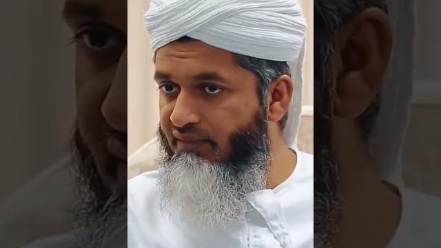 Ранним мусульманам было велено два намаза в день, да и те не обязательны, но после миража стало пять Ранним мусульманам было велено два намаза в день, да и те не обязательны, но после миража стало пять