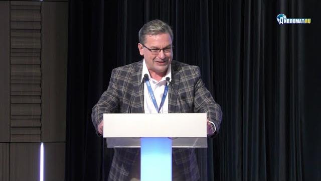 Михаил Онуфриенко: В общих чертах! Мы живём при капитализме, в условиях рыночной экономики Михаил Онуфриенко: В общих чертах! Мы живём при капитализме, в условиях рыночной экономики