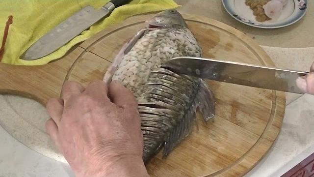 ЖАРЕННЫЙ КАРАСЬ без КОСТЕЙ. ЖАРЕННЫЙ КАРАСЬ без КОСТЕЙ.