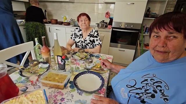 ПОДАРКИ ДЛЯ Нади стол накрыт ПОДАРКИ ДЛЯ Нади стол накрыт