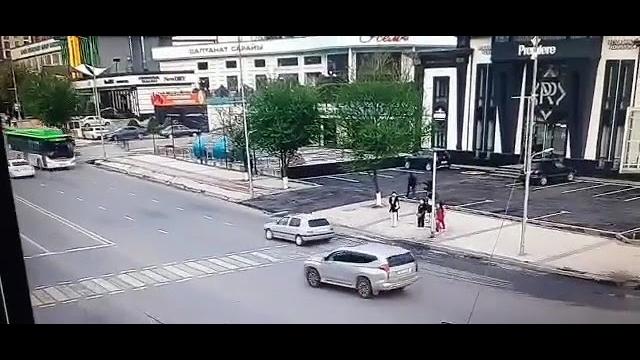 Шымкент авария Водитель автобуса сбил 6 человек Шымкент авария Водитель автобуса сбил 6 человек